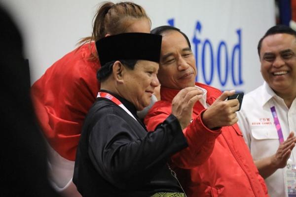 Politikus Partai Demokrat Roy Suryo dinilai telah menebar fitnah. Hal itu terkait pernyataan yang menyebut keberhasilan kontingen Indonesia dalam ajang Asian Games 2018 saat ini dijadikan ajang pencitraan politik.