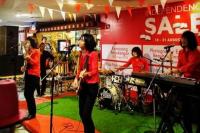 Grup Band T-Koes Bikin Heboh Penutupan Pesta Diskon Pasaraya 