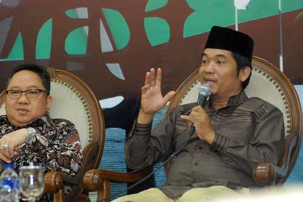 Wakil Ketua DPR Azis Syamsuddin dinilai inkonsisten terkait larangan rapat gabungan Komisi III DPR dengan tiga institusi penegak hukum guna membahas kasus Djoko Tjandra sebagai buronan negara.