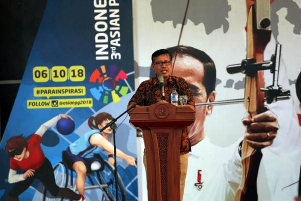 Peringatan Hari Olahraga Nasional ke-35 di wilayah timur Indonesia itu sekaligus menumbuhkan semangat berolahraga di luar pulau Jawa dan menyelaraskan kebijakan Presiden Joko Widodo terkait revolusi mental.