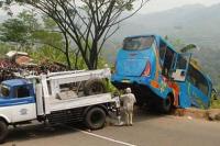 Jalan Sukabumi Bus "Maut" Tidak Layak 