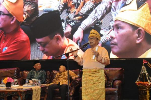 Ribuan warga Kalimantan Barat (Kalbar) yang merantau di Jakarta, Depok, Bekasi, Bogor, Tangerang, dan kota lainnya berkumpul di kediaman Wakil Ketua MPR Oesman Sapta pada Sabtu 15 September 2018