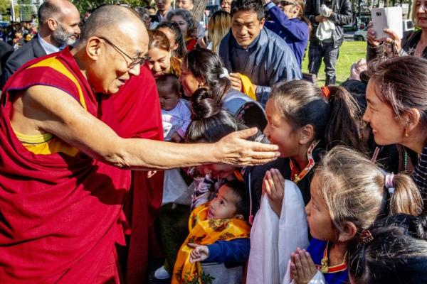 Dalai Lama tak heran dengan adanya laporan tindak pelecehan seksual, yang dilakukan oleh sejumlah agamawan Budha.