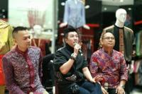 Cerita Desainer Malaysia Jatuh Hati pada Batik 
