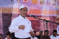 Menteri Amran Bersama Organisasi Pemuda Islam Tanam Jagug di Garut