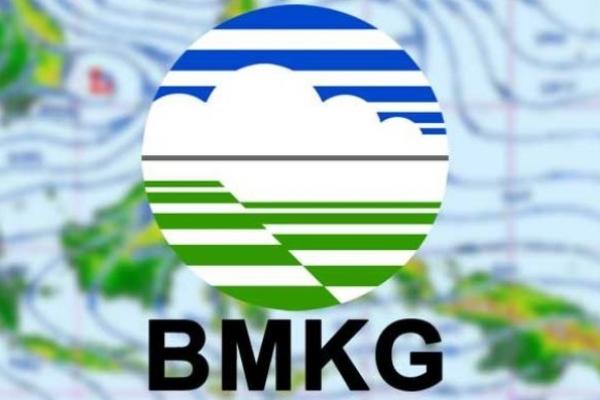 Badan Meteorologi, Klimatologi, dan Geofisika (BMKG) memprediksi seluruh wilayah DKI Jakarta akan diguyur hujan pada malam hari ini (Jumat, 15/7).