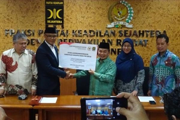 Fraksi Partai Keadilan Sejahtera (PKS) menginstruksikan seluruh kadernya yang duduk di DPR menyumbang gajinya pada bulan Oktober untuk para korban gempa dan tsunami di Palu, Donggala, Sulawesi Tengah.