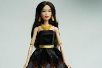 Lucunya Boneka Barbie Berbusana Batik