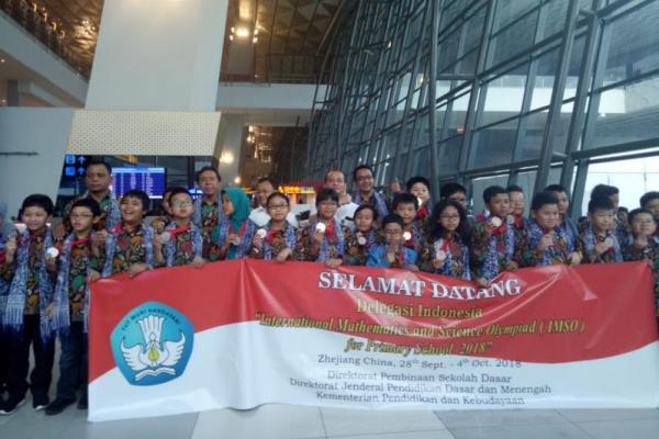Sebanyak 23 dari 24 pelajar delegasi Indonesia berhasil membawa pulang dua emas, tiga belas perak dan delapan perunggu di ajang yang diikuti oleh 22 negara tersebut.