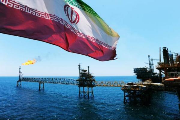 Rusia akan terus melanjutkan perdagangan minyak mentah Iran di luar sanksi yang berlaku pada Senin itu.