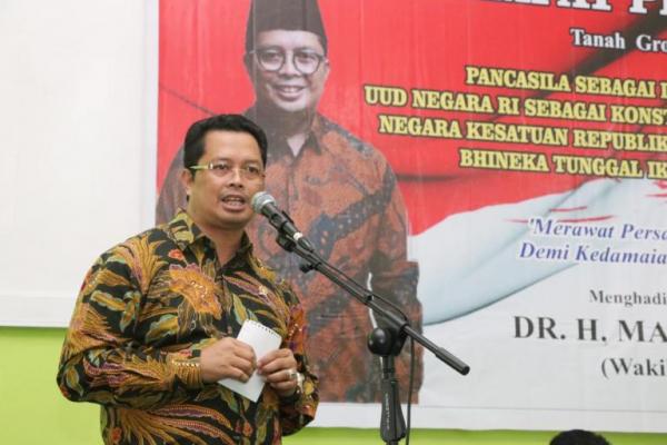 Dalam rangkaian kunjungan kerjanya di Provinsi Kalimantan Timur, Wakil Ketua MPR RI Mahyudin menjadi pembicara kunci pada acara Sosialisasi Empat Pilar MPR RI 