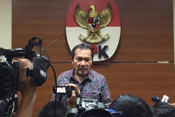 KPK mengingatkan Menteri Agama (Menag) Lukman Hakim Saifuddin untuk meninjau ulang terkait pengadaan kartu nikah kepada warga yang akan dimulai pada November 2018.