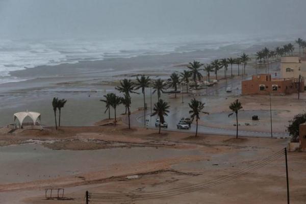 Pada bulan Mei, Siklon Mekunu menewaskan sedikitnya 11 orang di Oman selatan dan pulau Socotra di Yaman.