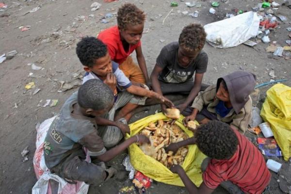 Yaman yang miskin tetap dalam keadaan perang sipil sejak 2014, ketika pemberontak Houthi menguasai sebagian besar negara, termasuk ibukota Sana`a.