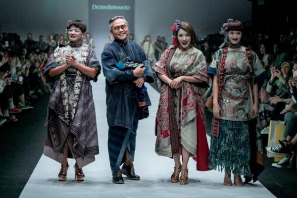 Deden Siswanto menjadikan latar belakang masyarakat pedesaan Jepang menjadi aksen terkuat dalam Jakarta Fashion Week 2019.