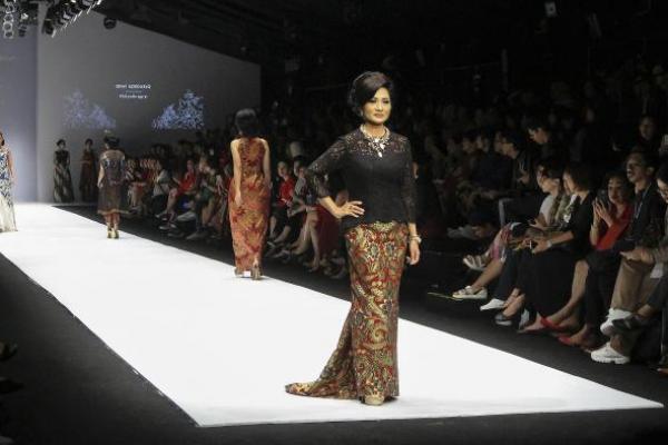 Nuswantara Menjalin Hati mempersembahkan 36 koleksi runway bersama tiga desainer kenamaan Indonesia.