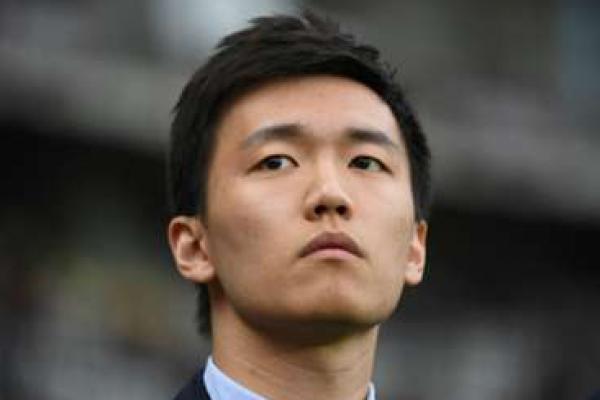 Klub asal Italia, Inter Milan menunjuk Steven Zhang yang berusia 27 tahun sebagai presiden baru mereka setelah keluarnya mantan pemegang saham mayoritas Erick Thohir.
