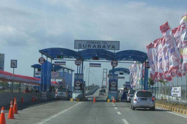 Pembebasan tarif tol Suramadu ini dimaksudkan untuk meningkatkan perekonomian Madura