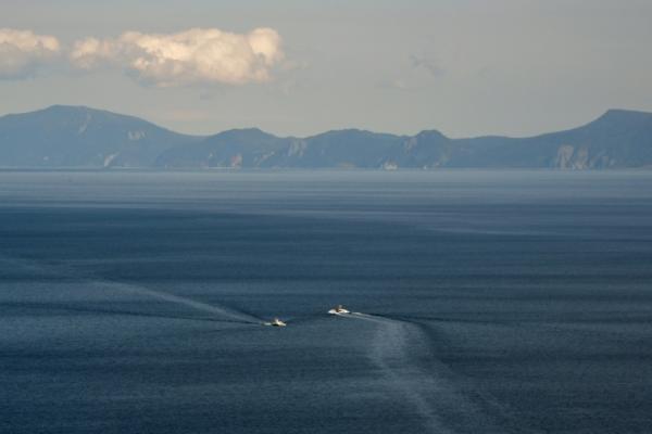 Sebuah pulau kecil yang berada di titik terluar dari garis perbatasan Jepang tiba-tiba menghilang pada Jumat (2/11) pagi.