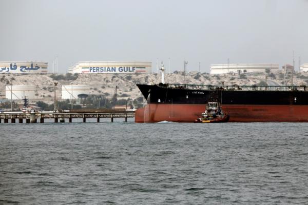 Iran menuntut Inggris membebaskan kapal itu dan membantah telah membawa minyak ke Suriah karena melanggar sanksi Uni Eropa.