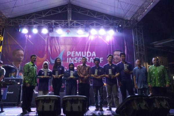 Rezha Hazmi dan Sandika Dewi Rosalina terpilih sebagai juara di ajang Pemuda Inspiratif yang berlangsung di TangCity Mall Kota Tangerang, Banten.