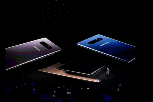 Ponsel ini akan memperkenalkan layar Infinity Flex baru dari Samsung, yang memungkinkannya hanphone itu dilipat berulang-ulang dan untuk menghindari kerusakan.