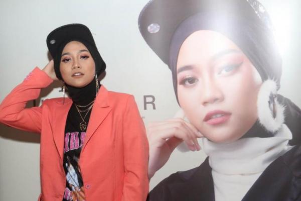 Alumni Indonesian Idol, Ayuenstar membuat kegaduhan di sebuah mall, kawasan Jakarta Selatan. Seperti apa?