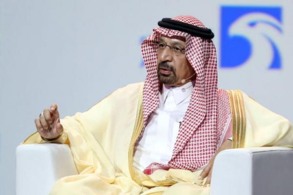 Al-Falih menyatakan kekecewaannya kepada Gedung Putih. Ia mengatakan, saat ini ada kelebihan pasokan minyak, yang menyebabkan harga jatuh.