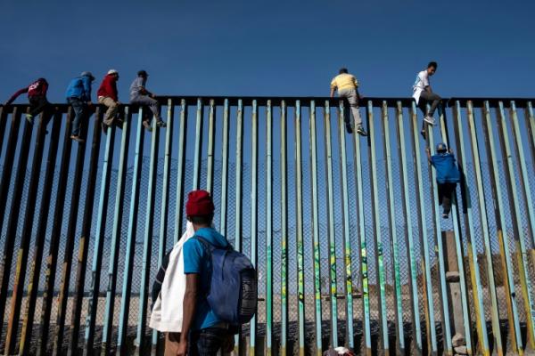 Nielsen mengatakan, AS akan mengurangi migrasi ilegal dengan menyingkirkan salah satu penyebab utama.