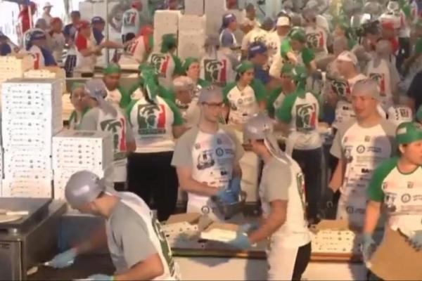 Sebuah tim yang terdiri dari 400 koki di Argentina mampu membuat ribuan pizza hanya dalam waktu sehari. Hal itu pun diapresiasi Guinness World Record dengan menetap dua rekor dunia.