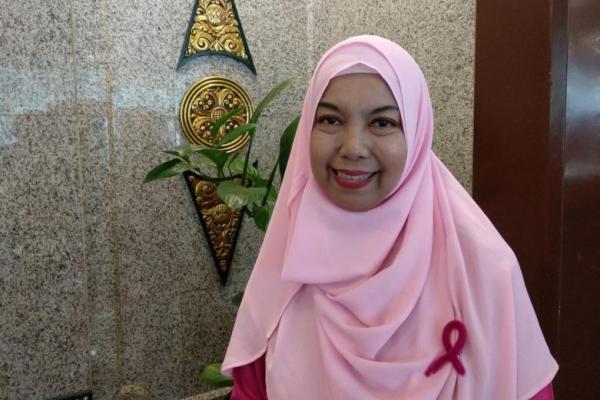 Sempat dikira bebas dari kanker payudara ternyata sel kanker justru menyebar hingga ke paru-paru, berikut cerita Rini Hidayanti.