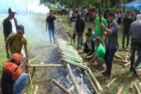 Warga Sulawesi Barat "Bakar Bambu" Rayakan Maulid Nabi
