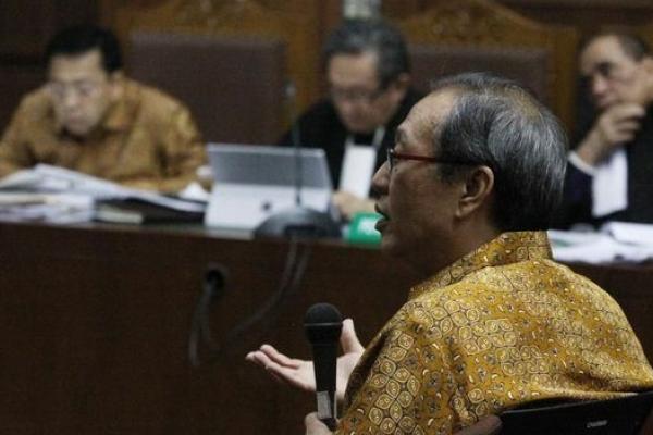 Terdakwa kasus dugaan korupsi e-KTP, Made Oka Masagung meminta keadilan hukum kepada majelis hakim Pengadilan Tipikor Jakarta. 