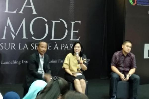 Kementerian Perindustrian bangga fashion Indonesia bisa tampil di ajang internasional, targetnya semua karya desainer Indonesia bisa tampil mendunia.