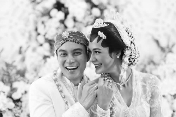 Baim Wong dan Paula Verhoeven menikah, para Netizen turut bahagia dan mendoakan keduanya.