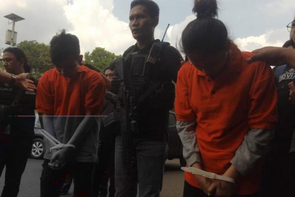 Polres Jakarta Selatan menggelar jumpa pers terkait pembunuhan gadis dimasukkan ke dalam lemari di kosannya Mampang, Jakarta Selatan.