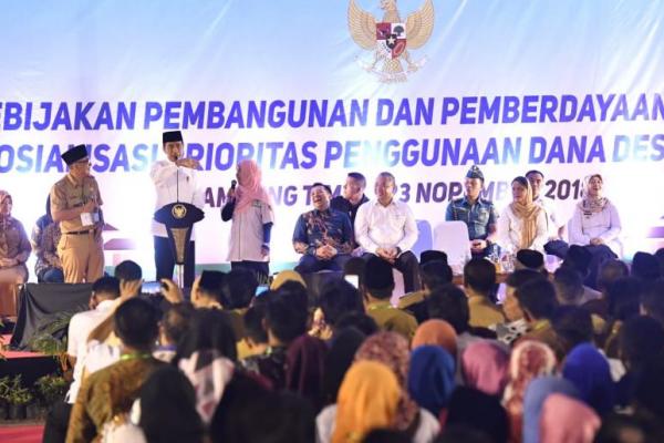 Jokowi memaparkan bahwa pemanfaatan dana desa yang dikucurkan setiap tahunnya tersebut terus mengalami peningkatan dan tepat sasaran seperti untuk pembangunan infrastruktur maupun pertumbuhan ekonomi.