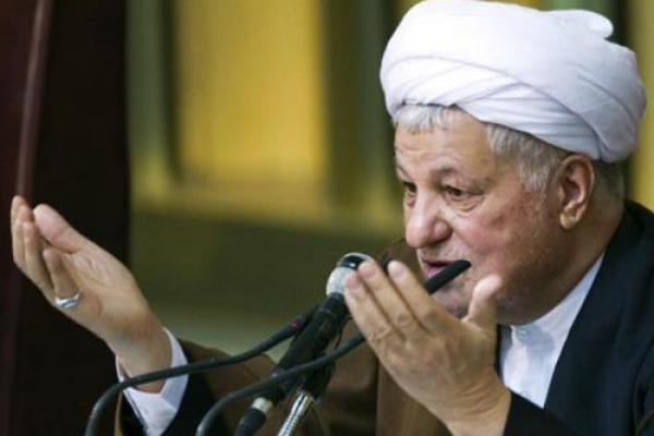 Selama masa revolusi, Rafsanjani membangung gerakan perlawanan bawah tanah yang membuat dia dipenjara hingga 7 kali dari tahun 1960 sampai dengan tahun 1979.