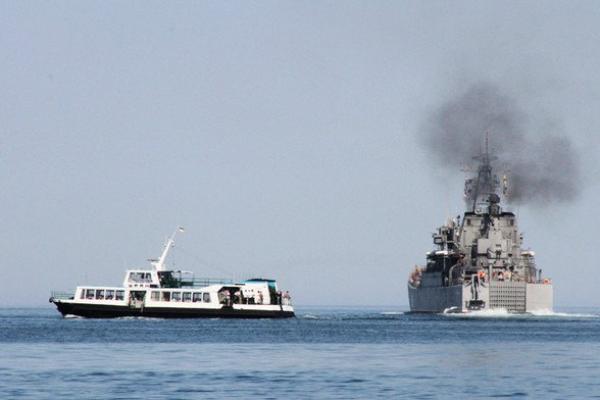 Rusia menyita tiga kapal angkatan laut Ukraina secara paksa.