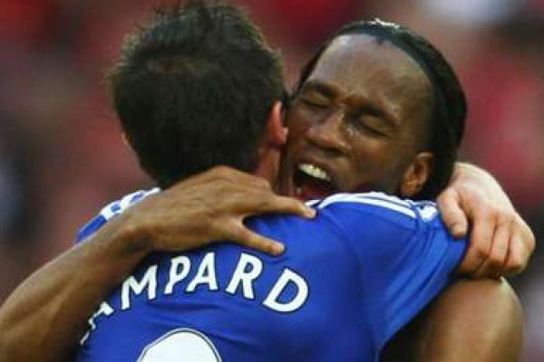 Legenda Chelsea, Didier Drogba menilai mantan rekan setimnya Frank Lampard sebagai salah satu pemain yang palinh berpengaruh dalam karir sepakbolanya.