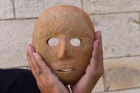 Arkeolog Temukan Topeng Revolusi Pertanian Israel