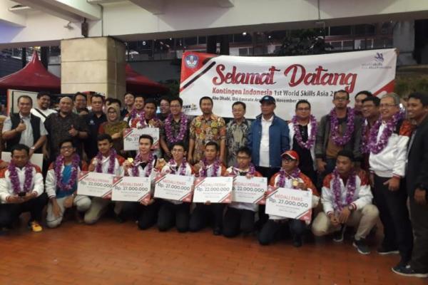Seluruh delegasi untuk WSA 2018 ini merupakan lulusan SMKN 3 Boyolangu, SMKN 2 Kendal, SMKN 4 Surakarta, SMKN Bandung, SMKN 2 Banyumas, SMKN 2 Kota Serang, SMKN 2 Sukohardjo, SMKN PGRI 3 Malang, dan SMKN Immanuel.
