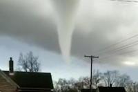 Puluhan Tornado Terjang Illinois