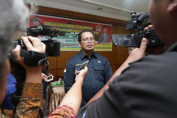 Indonesia telah menyelenggarakan pemilihan kepala daerah dan pemilihan presiden secara langsung. Wakil Ketua MPR Mahyudin berpendapat pemerintah dan DPR perlu mengevaluasi pelaksanaan pemilihan secara langsung ini.
