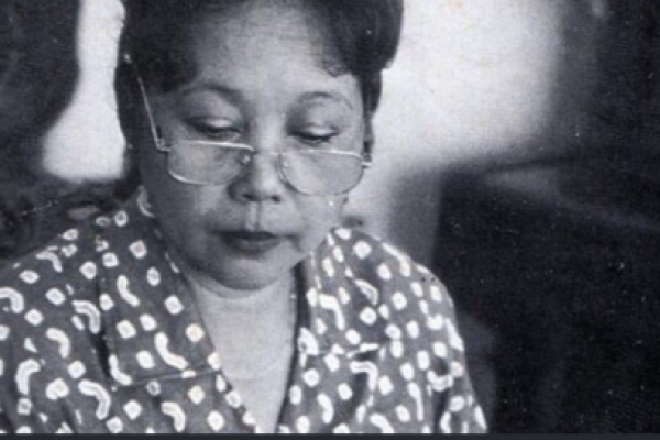 Kabar duka datang dari jagat sastra, salah satu penulis novelis perempuan terbaik NH Dini telah meninggal dunia.