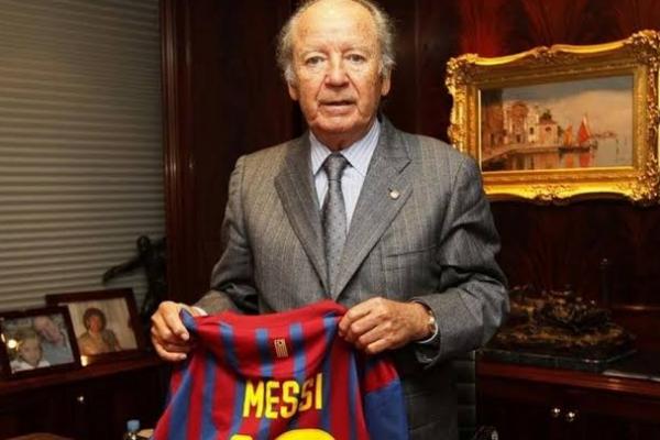 Mantan presiden Barcelona Josep Lluis Nunez meninggal pada usia 87, Senin (03/12). Kabar duka tersebut diumumkan oleh klub lewat akun media sosialnya.