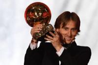 Luka Modric Menangkan Ballon d`Or, Messi Tercecer di Urutan Lima