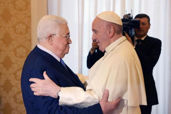 Presiden Palestina Mahmoud Abbas melakukan pertemuan dengan Paus Franciscus di Istana Vatikan untuk membahas Timur Tengah.
