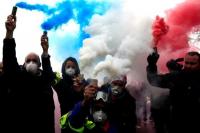 Menyusul Protes Berdarah, Prancis Tunda Naikkan Harga BBM