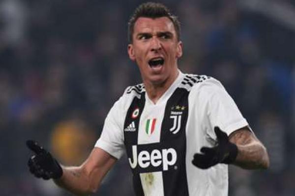 Sundulan Mario Mandzukic di babak kedua membuat Juventus menang 1-0 atas Inter di Derby d`Italia, Jumat, memperkuat cengkeraman juara Serie A di posisi teratas di klasemen.